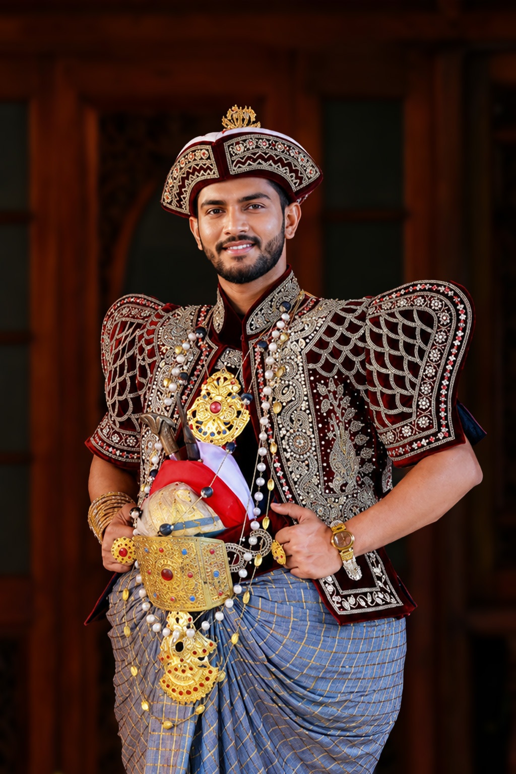 සාම්ප්‍රදායික මංගල ඇඳුමින් සැරසුණු මනාලයෙක්